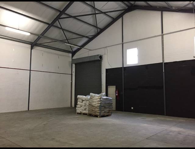 395M² WAREHOUSE RENTED IN WESTLAKE